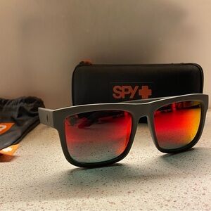 Spy Discord Gray Matte with Red Polarized Happy Lens